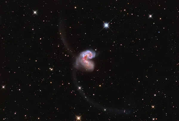 NGC 4038 & NGC 4039 - Fusione Infuocata